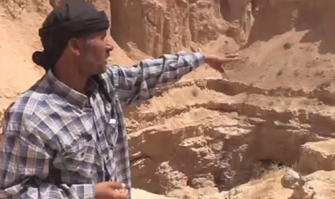 Một hố chôn tập thể những người bị IS sát hại tại Syria. Ảnh RT.