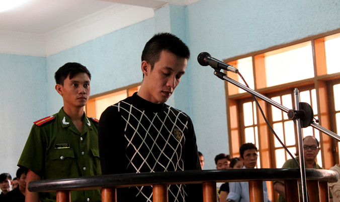 Bị cáo Tịnh trước vành móng ngựa.