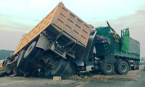 Hiện trường vụ tai nạn khiến tài xế Nghĩa tử nạn. Ảnh: M.C/ VnExpress