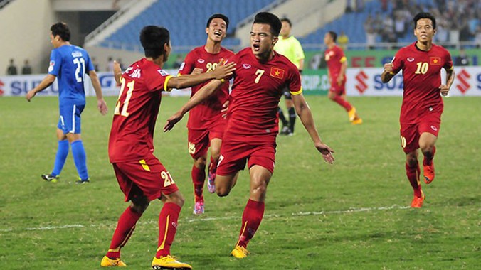 Công Vinh và các đồng đội sẵn sàng đánh bại Malaysia.