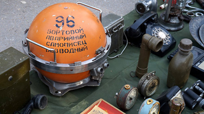 Chiếc hộp đen duy nhất được bày bán ở phiên chợ. Đây có lẽ là đồ độc đáo nhất, hiếm nhất ở phiên chợ lần này.