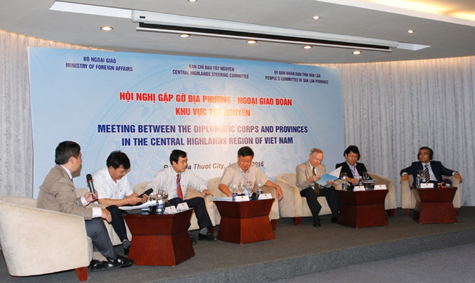 Đại biểu, diễn giả, chuyên gia thảo luận tại hội nghị.