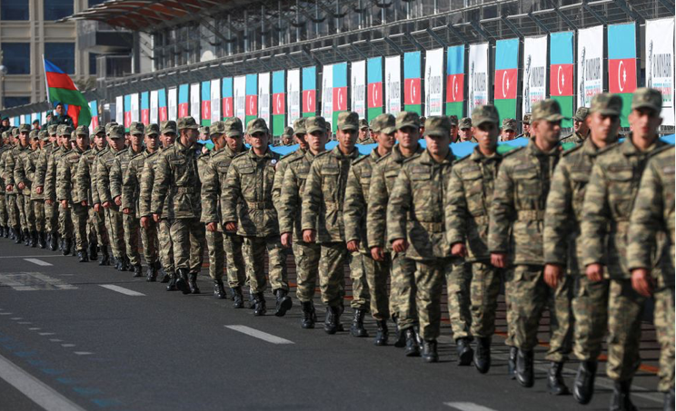 Binh lính Azerbaijan tham gia sự kiện ăn mừng kết thúc xung đột ở Nagorno-Karabakh năm 2020. (Ảnh: Reuters)