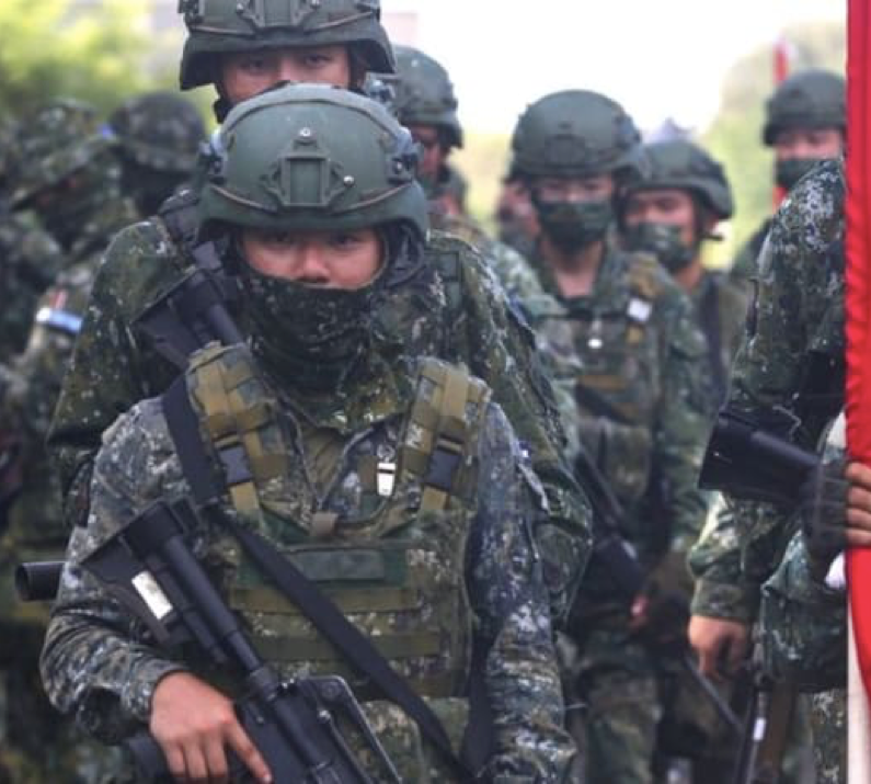 Binh lính Đài Loan (Trung Quốc) tham gia một cuộc diễn tập vào tháng 9 năm nay. (Ảnh: Reuters)