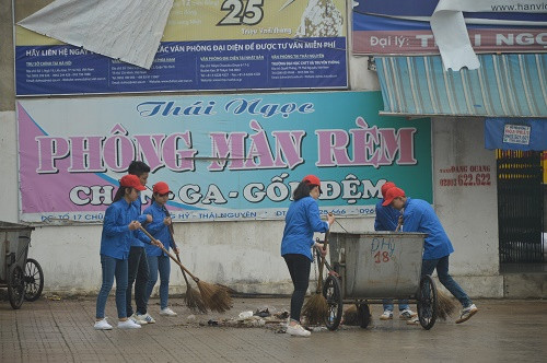 Tỉnh đoàn Thái Nguyên tổ chức vệ tổng vệ sinh môi trường hưởng ứng Ngày Chủ nhật xanh.