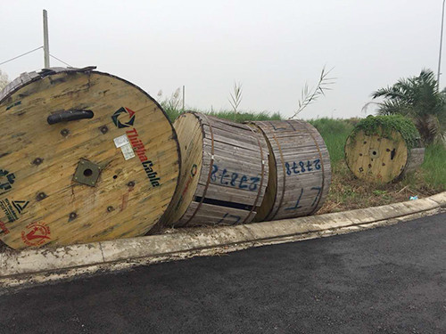 Một số cuộn dây điện còn lại ở hiện trường. Ảnh: VnExpress.