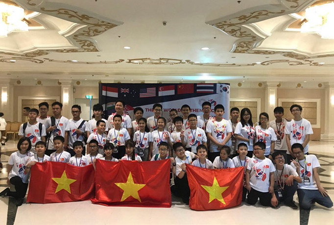 Toàn đoàn Việt Nam tham dự kỳ thi vô địch các đội tuyển Toán thế giới (WMTC). Ảnh: BTC.