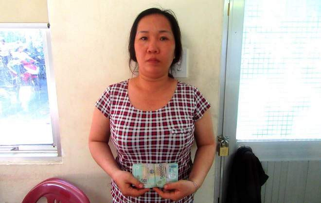 Mã Thị Phượng bị bắt quả tang móc túi người bệnh tại Bệnh viện Chợ Rẫy sáng 7/9. Ảnh do bệnh viện cung cấp.