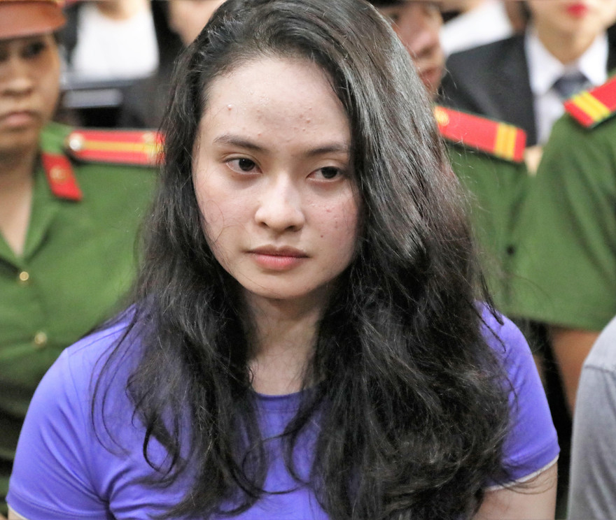 Tòa ra phán quyết điều tra lại để xem xét lại tội danh của hot girl Ngọc Miu. Ảnh: Tân Châu