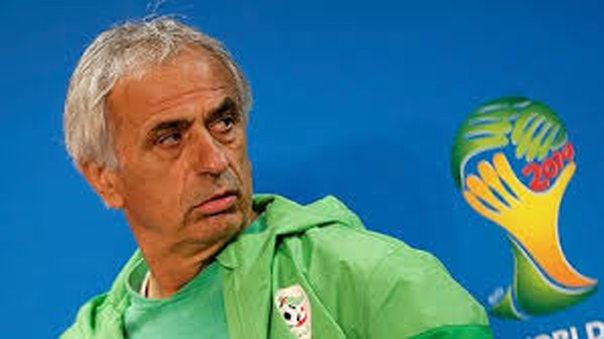 Tổng thống yêu cầu ở lại, HLV Algeria vẫn từ chức