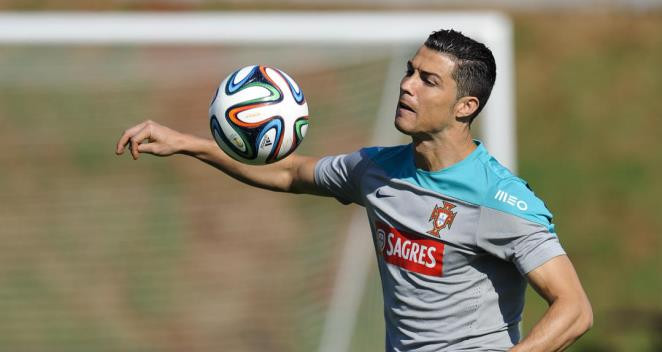 Ronaldo bất ngờ nhận họ hàng ở Brazil sau... 100 năm