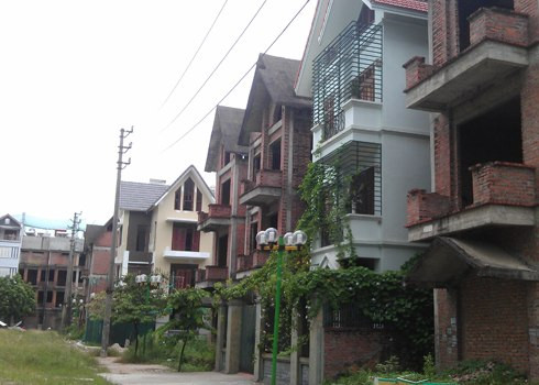 Bộ Xây dựng đưa ra hàng loạt giải pháp tháo gỡ khó khăn cho thị trường địa ốc. Ảnh: Hoàng Lan