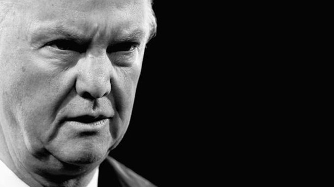 Vì sao gọi Van Gaal là... siêu nhân?