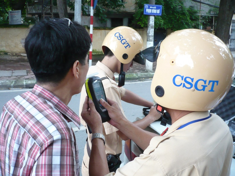 Liên ngành Hà Nội sẽ lập nhiều chốt "test" nhanh ma túy với tài xế tại các cửa ngõ. Ảnh: A.Trọng