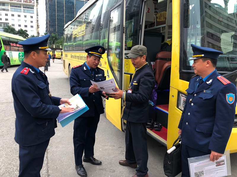 Sở GTVT Hà Nội yêu cầu, đến 28/1 phải xong kiểm tra ma túy với tài xế kinh doanh vận tải. Ảnh: T.Đảng