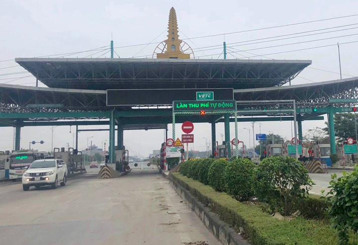 Trạm thu phí Mỹ Lộc đến ngày 5/1 vẫn đang dừng hoàn toàn việc thu phí. Ảnh: T.Đảng 