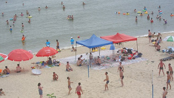 Các hoạt động vui chơi trên bãi biển ở Triều Tiên.