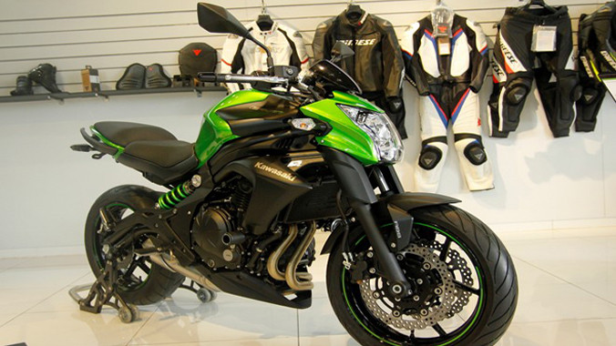 Mục kích nakedbike hạng trung Kawasaki ER-6n ở Việt Nam