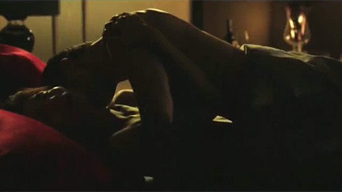 Cảnh nóng với cựu mẫu Vũ Thu Phương.