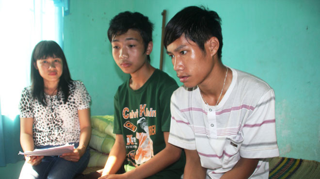 Hảo (giữa) và Cường tại Trung tâm Công tác xã hội trẻ em tỉnh Quảng Nam, ngày 1/4