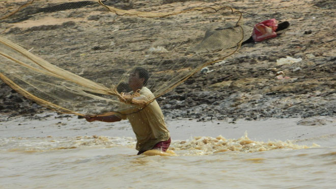 Biển Hồ (Campuchia) cạn kiệt dần do biến đổi khí hậu và khai thác tài nguyên nước quá mức. ảnh: LT
