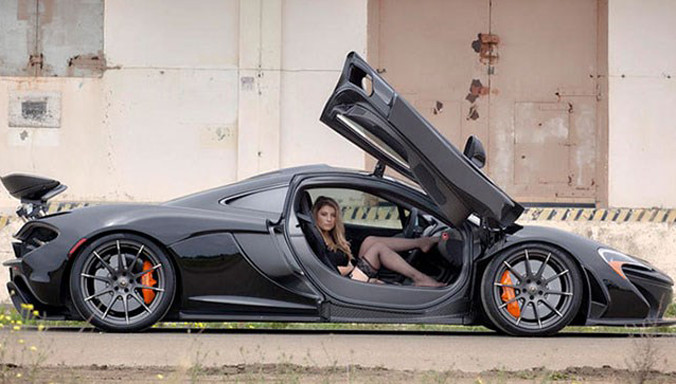 Siêu xe McLaren P1 có giá cơ bản khoảng 1 triệu Euro, trong khi đó mức giá cơ bản của siêu xe này tại Mỹ là từ 1,15 triệu đô la. Đây là một mức giá không hề rẻ, chỉ có 375 chiếc McLaren P1 được xuất xưởng và đều đã có chủ.