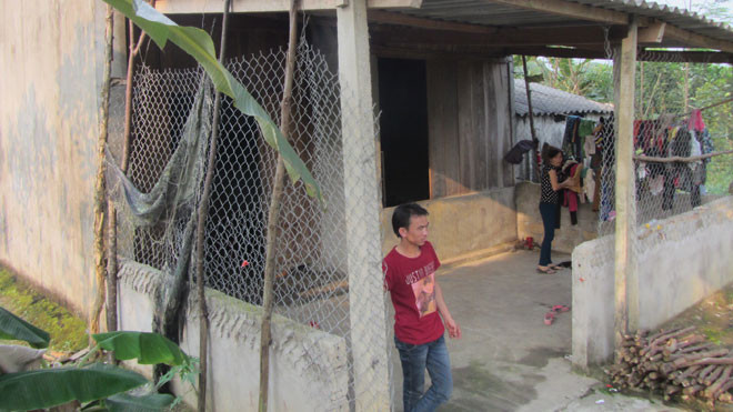 Ngôi nhà nghèo nàn của vợ chồng phu vàng Quang Văn Tùng. Ảnh: Quang Long