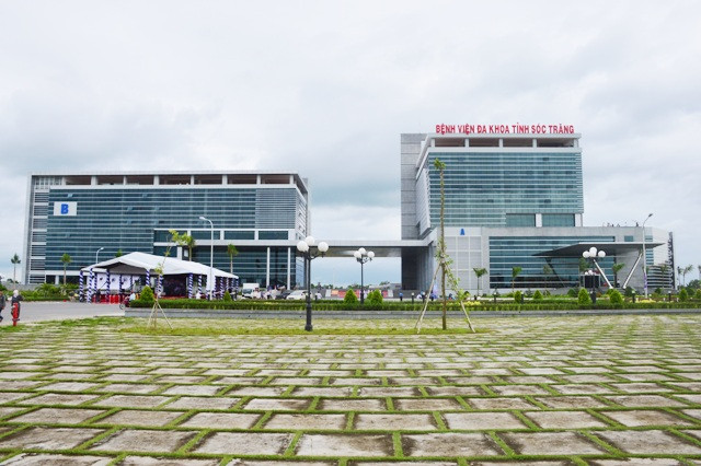 Bệnh viện Đa khoa tỉnh Sóc Trăng, nơi người đàn ông nhảy từ tầng 5 tự tử.