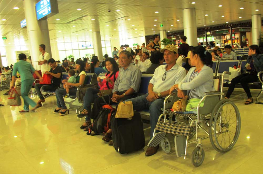 Hạ tầng, trang thiết bị, nhân lực của ngành hàng không chưa thuận lợi cho người khuyết tật. Ảnh: Bảo An 