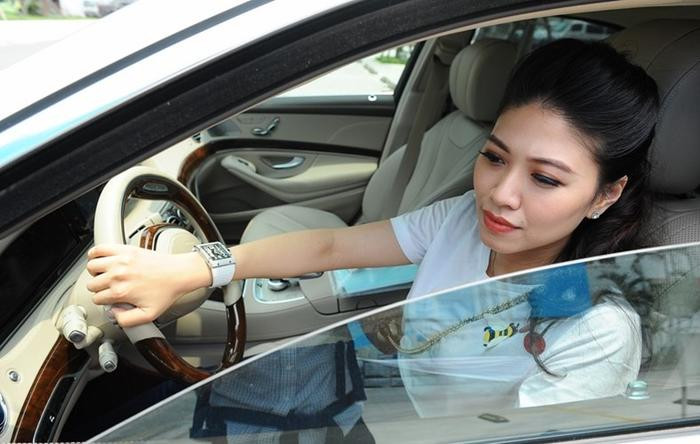 Rò rỉ clip nhiều siêu xe hàng chục tỷ dưới tầng hầm, BTV Ngọc Trinh nói gì?