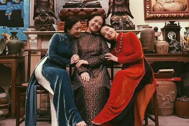 3 chị em nghệ sĩ: Lê Vân, Lê Khanh và Lê Vi. 