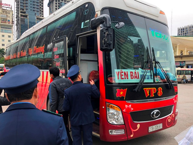 Khách tăng 80%, nhiều nhà xe 'nhồi nhét' bị xử lý 
