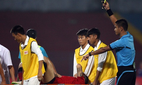 Trọng tài ngoại bắt trận Hải Phòng - HN.T&T được khen hết lời. Ảnh: Minh Tuấn/Bongdaplus