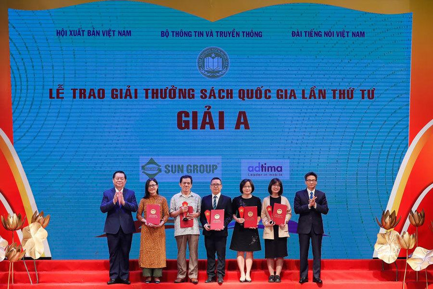 Trao hai giải A cho tác phẩm xuất sắc.