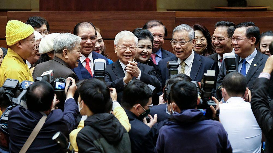 Tổng Bí thư Nguyễn Phú Trọng gặp gỡ nghệ sĩ bên lề Hội nghị Văn hóa toàn quốc. Ảnh: Mạnh Thắng