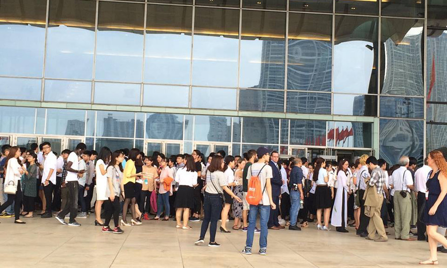 Rất nhiều người có mặt từ sớm chờ nghe Tổng thống Obama phát biểu.