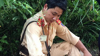 Trung úy CSGT bị tấn công khi xử lý vi phạm