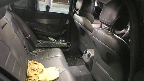 Ô tô gửi trong siêu thị bị đập kính lấy sạch tài sản