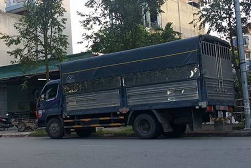 Nhóm nhân viên tạm thu phí đánh tài xế