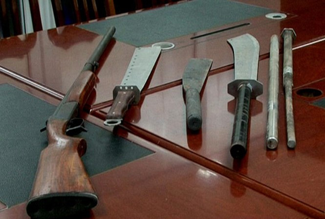 Nam thanh niên nổ súng vào nhóm giang hồ đang truy sát nhau