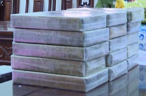 Tang vật 20 bánh heroin trong vụ án