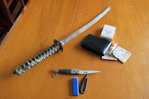 Cầm kiếm xông vào quán cà phê 'xin đểu'