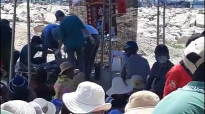 Lực lượng chức năng khám nghiệm tử thi nạn nhân