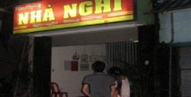 Nam thanh niên đưa bạn gái nhí 12 tuổi vào nhà nghỉ