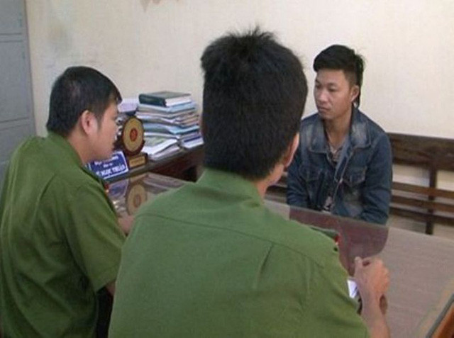 Ngẫu hứng phá khóa ô tô khách ven đường lái đi