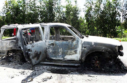 Ôtô chở giám đốc bị phóng hỏa cháy rụi