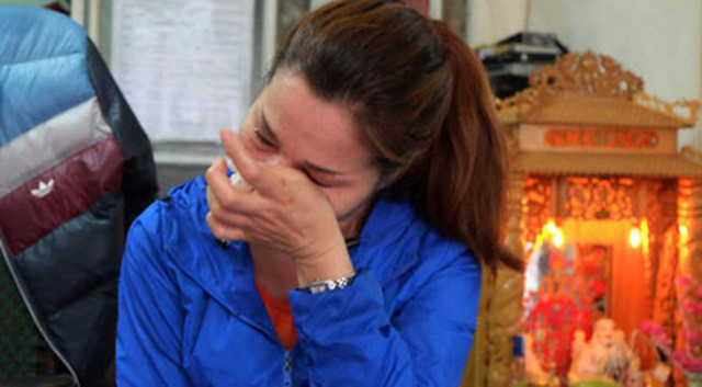 Được gia đình mẹ Hạnh nuôi nấng và yêu thương, chị Thu Trang càng xúc động và nóng lòng muốn tìm lại con gái đẻ cho mẹ và gia đình ruột thịt của mình. Ảnh: Vietnamnet