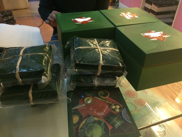 Cận cảnh cặp bánh chưng siêu đắt có giá 600.000 đồng/cặp