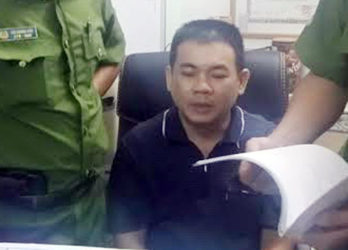 Hòa bị bắt với cáo buộc lừa đảo. Ảnh: C.A