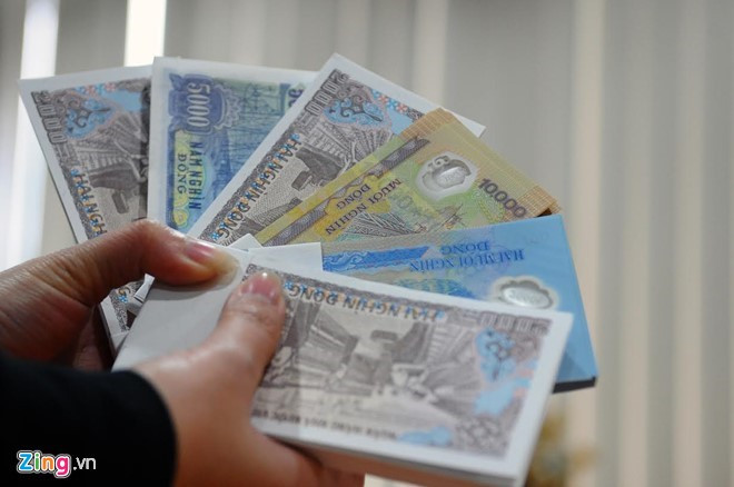 Người dân phải chịu phí 80-100% khi đổi tiền với mệnh giá nhỏ ở bên ngoài chợ đen. Ảnh minh họa: Hoàng Hà